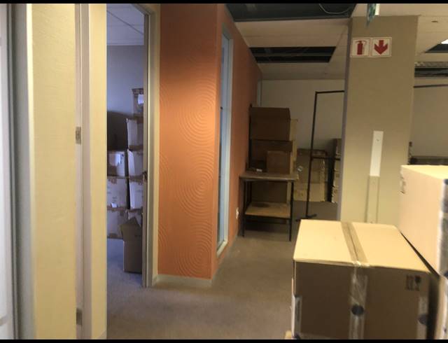 295M² OFFICE TO LET IN CRAIGHALL